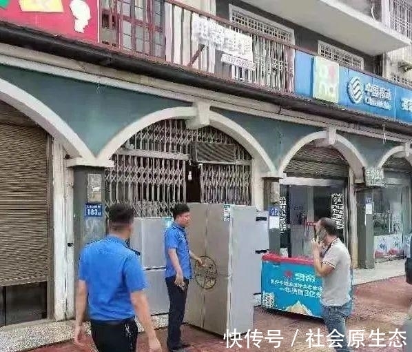 杂物|小区居民楼道堆积的废旧家具不翼而飞？原来……