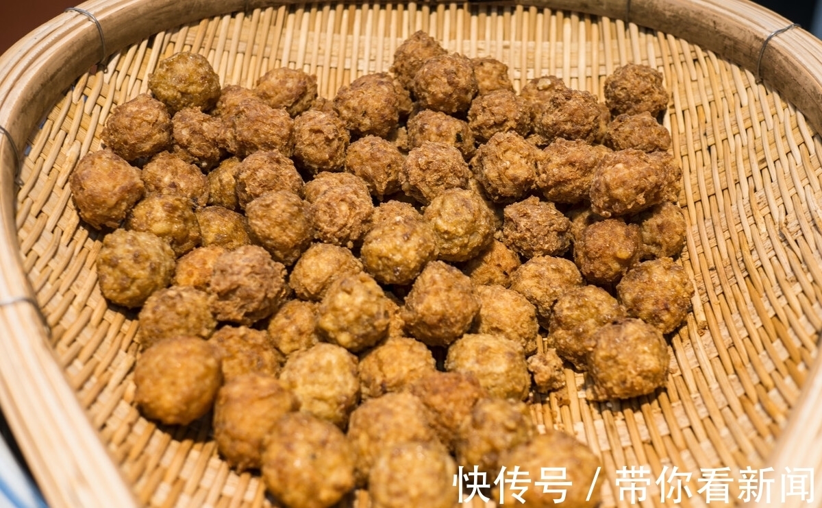 丸子|炸丸子，记住不要放面粉和淀粉，教你正确方法，外酥里嫩又弹牙