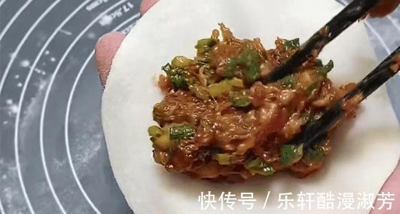 馅料|我家早餐就爱吃这个，无需揉面，用它包上馅一煎，皮酥馅香，好吃