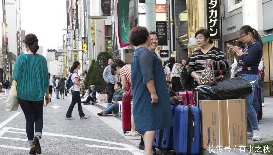 为什么日本人到中国旅游后，疯狂购物而不去景点原来有猫腻