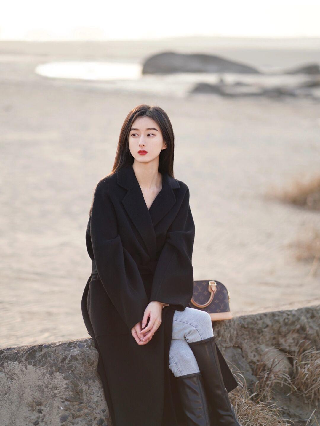 微喇裤 大衣怎么穿才时髦?看看这些简约高级的穿搭示范,轻松美成焦点