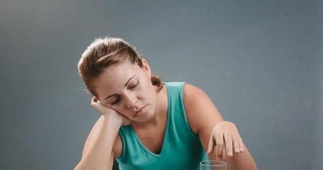 暗号|雌激素快“见底”的女人：身体或发出这3“暗号”，别装看不见