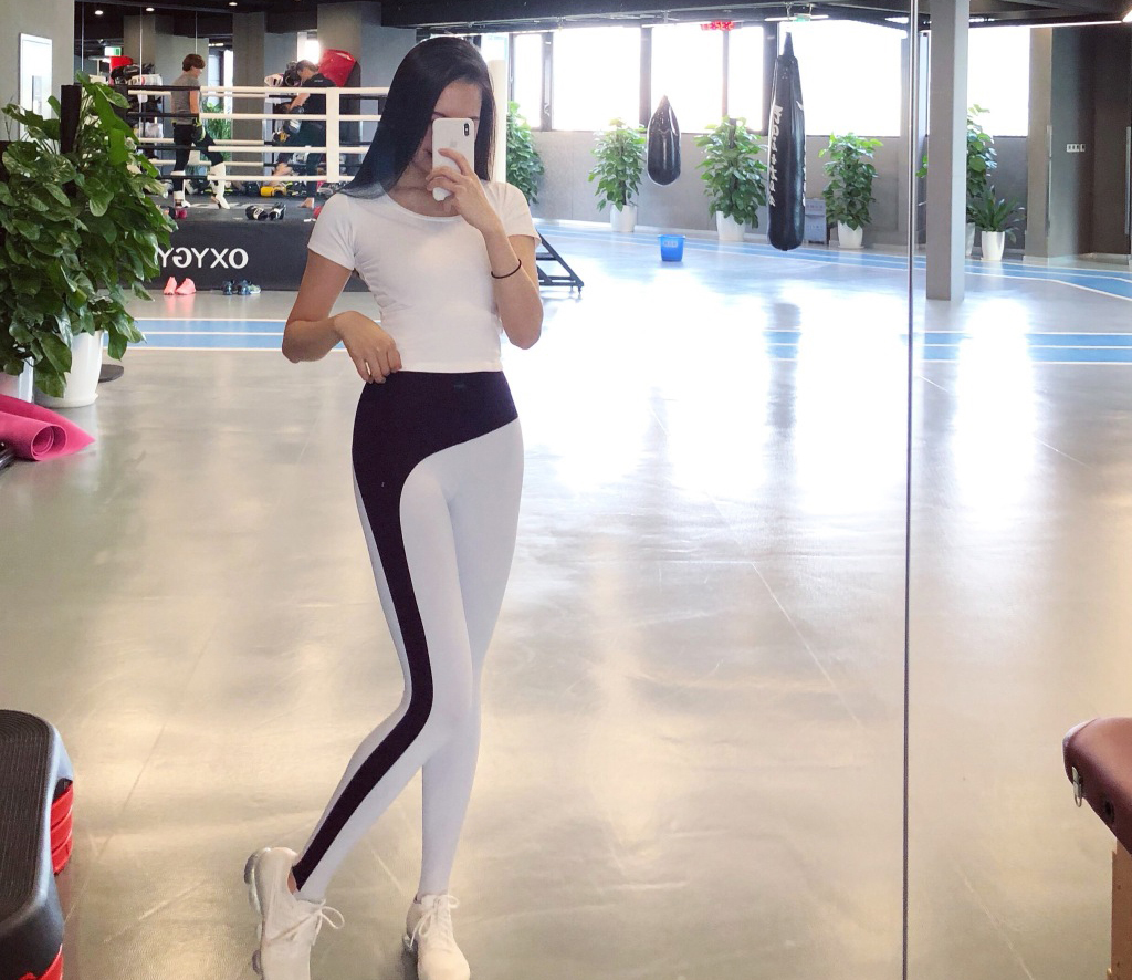 底裤|街拍成熟迷人的紧身打底裤美女,秀出你的曲线美!