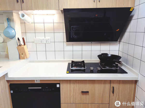 智能灯光|兔蜀黍的家装日记 篇二十一：2000元搞定全屋分区照明，打造智能灯光控制，科技感十足！