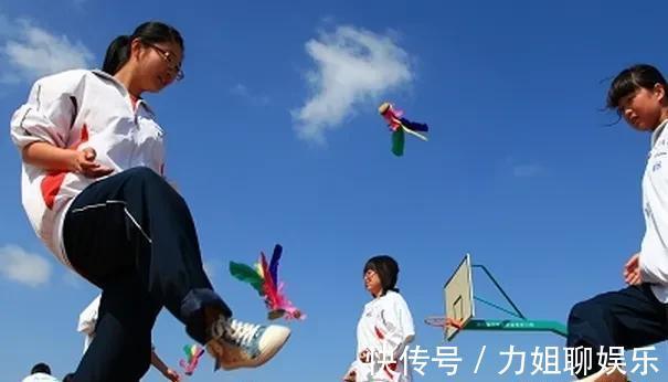 右腿|常练这2个动作，初学者get瑜伽劈叉，真的超级简单