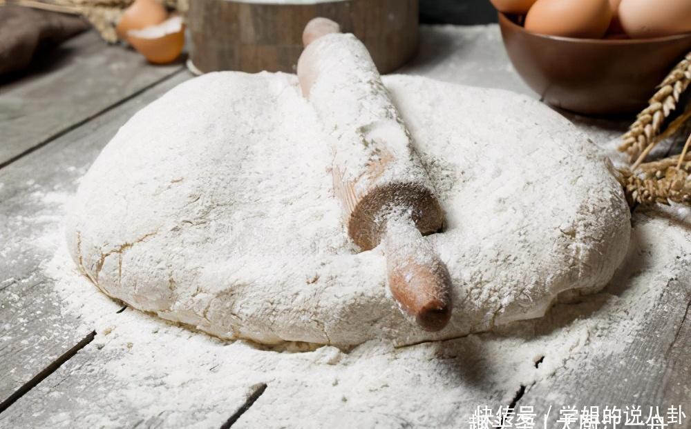 标准|面粉不是越白越好!超市员工:先看袋子标准号,就能买到好面粉