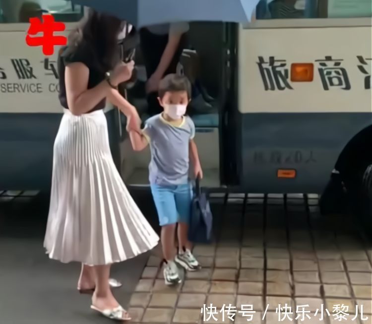 校车|“宁坐校车不坐保时捷”,小学生被赞三观正,妈妈做法是反面教材