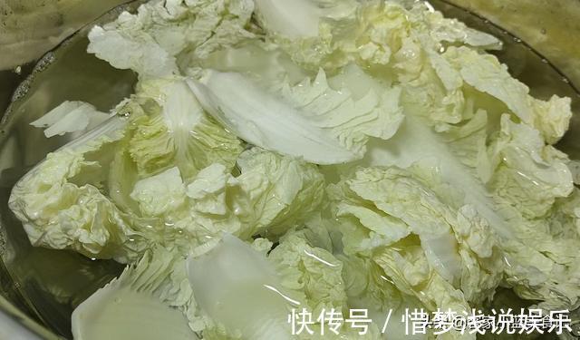 解馋|1个白菜,2根腐竹,教你最好吃的做法,比大鱼大肉都香,真解馋