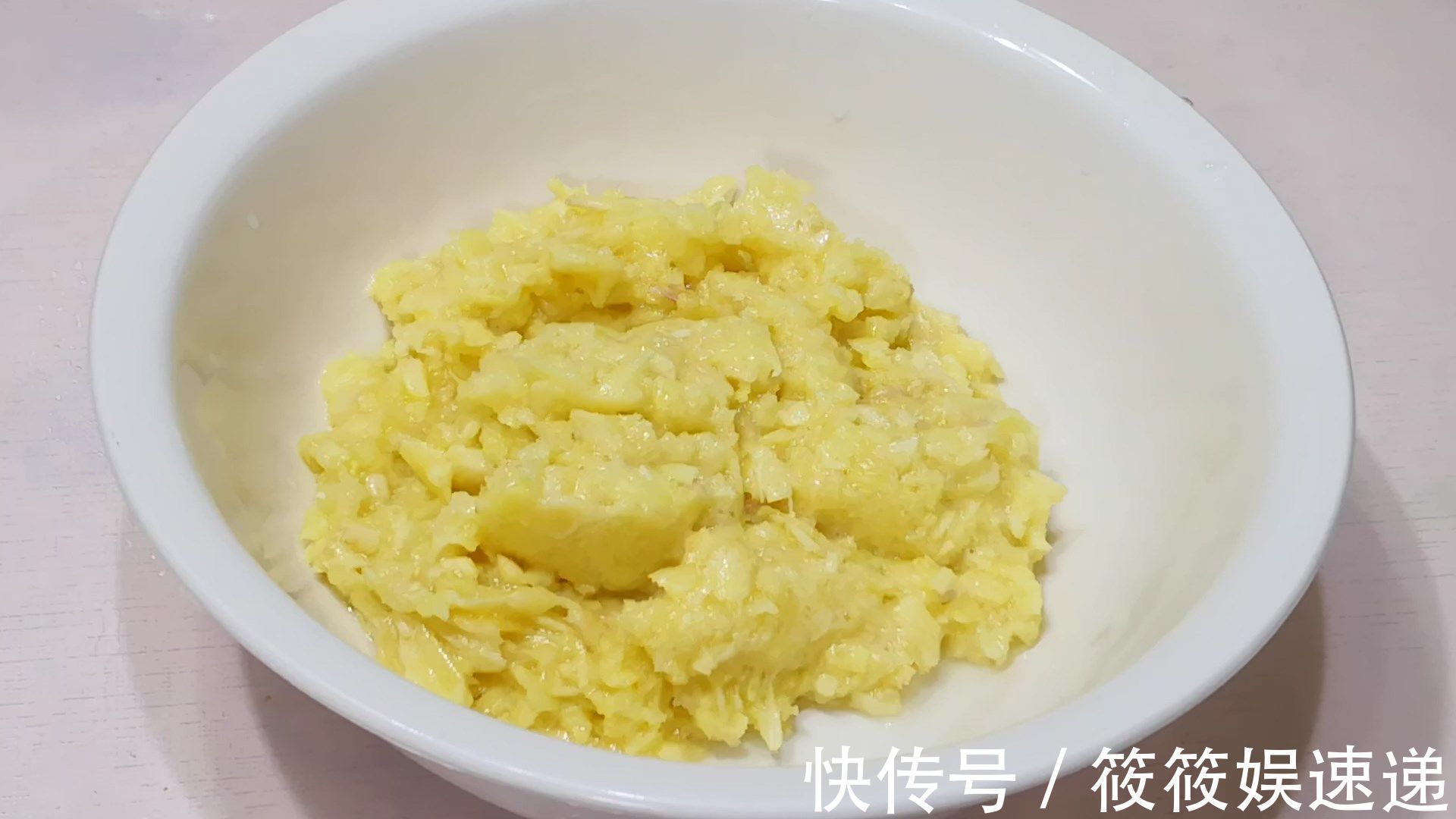 入秋后,遇到此菜我从不手软,5块钱买10斤,腌好后冬天吃特香