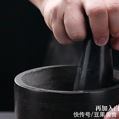 碧根果|来一碗糯叽叽、甜蜜蜜的芝麻汤圆吧