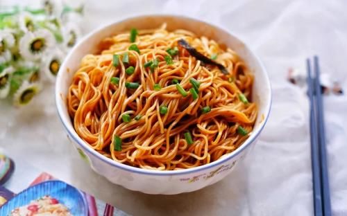 面条这样做太好吃了，一周吃8次不嫌多，家里的大人和小孩都爱吃