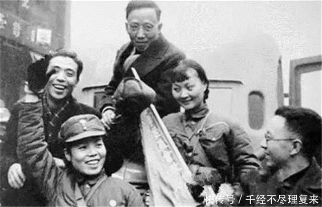 水准|郭沫若论书法水准,不配给黄帝陵题字启功到街上看看中国银行