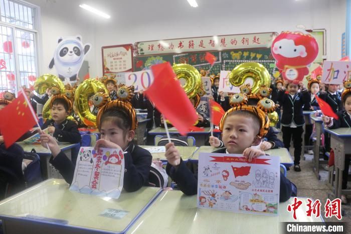 中小学|广西中小学开学第一课 学生花式展示寒假作业