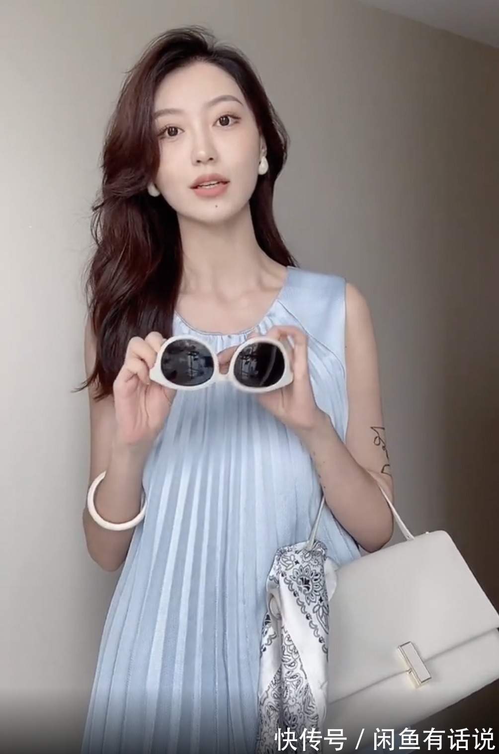 面料|素人博主亲身示范，穿衣想摆脱“廉价感”，做好这3点优雅还显贵