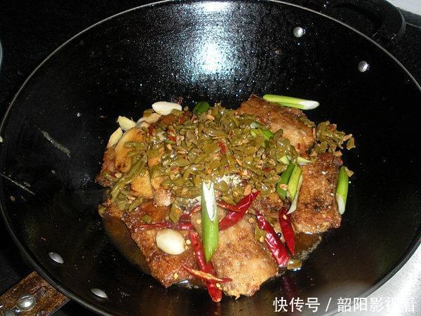 好吃|带鱼最好吃的做法,简单又不腥,吃一口满嘴香,比红烧带鱼还美味