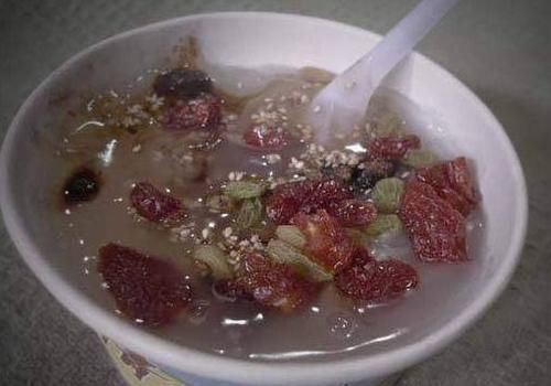 营养成分|人到中年,要学会吃3种食物,美容养颜,滋润肌肤