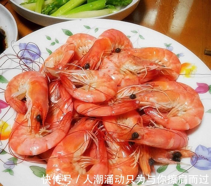 热水|水煮基围虾一煮肉就柴原来是加错了“水”,难怪腥味浓不鲜嫩!
