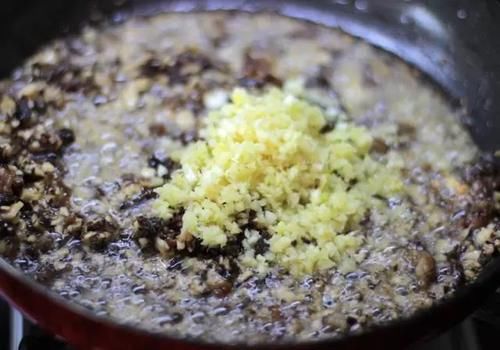  豆瓣酱|吃面要香，卤很重要，让面吃起来香的卤有哪些？