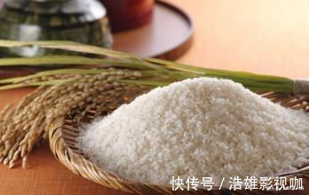 今天才知道，蒸米饭时多加这3样东西，米饭香甜松软不粘锅