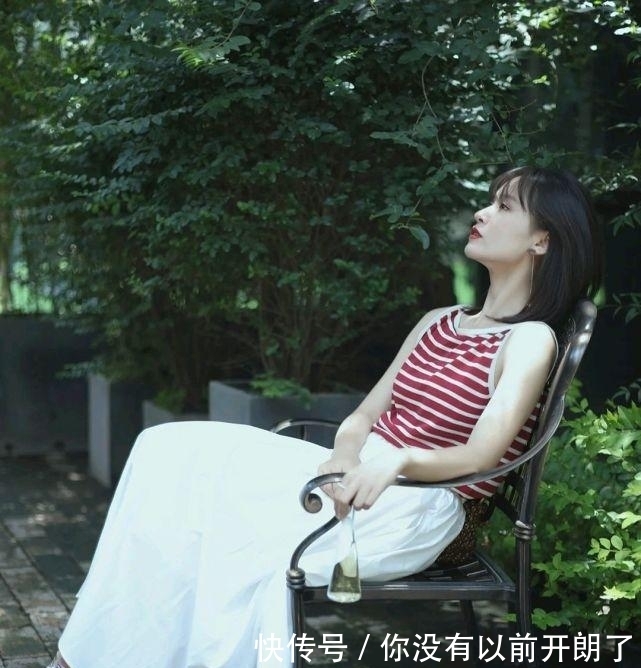 宽松|怎么穿搭才能成为精致的女人？简约休闲风就很高级，值得细细品味