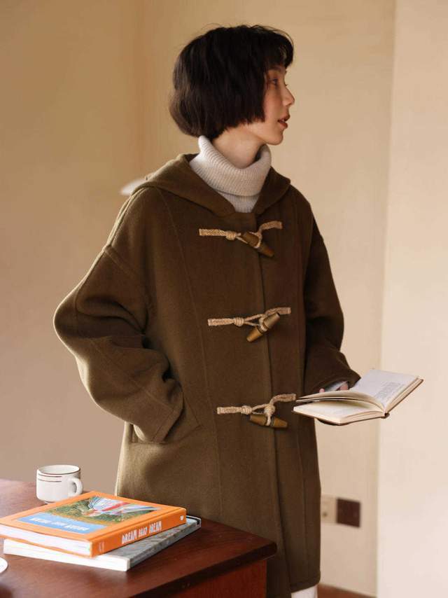 毛衣 中长款大衣的搭配指南,秋冬这样穿百搭又好看,照着穿都不会错