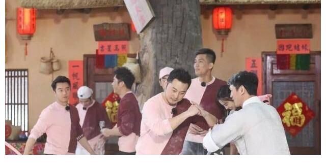 《跑男》到底有多無聊？baby錄節(jié)目時(shí)發(fā)呆，全程靠嘉賓撐起節(jié)目