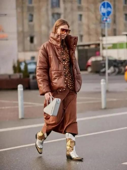 羽绒服烂大街还能穿出新花样！4个搭配奇招，美得与众不同！