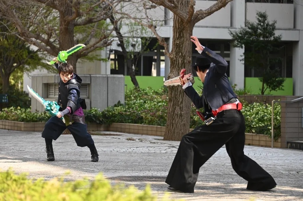 圣刃|《假面骑士圣刃》刃王剑十圣刃登场!