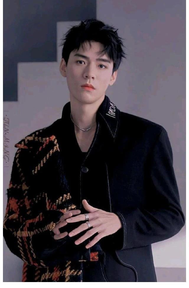 TFBOYS有望合體，王一博龔俊同臺(tái)，這場(chǎng)跨年晚會(huì)群星璀璨