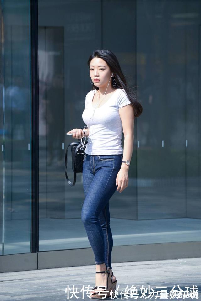 高跟鞋|微胖身材怎么搭配,紧身牛仔裤和坡跟鞋组合,让你更具有魅力