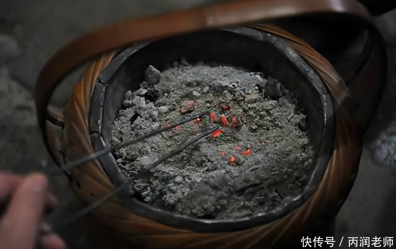 为何古人用炭火盆取暖,却不会一氧化碳中毒?背后比你想的要可怕 - 生活百态