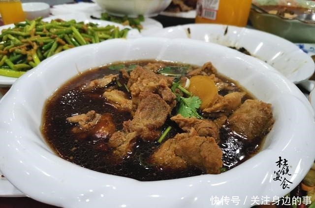 晒500一桌的农村宴席，网友这太实惠了，在城里至少1千！