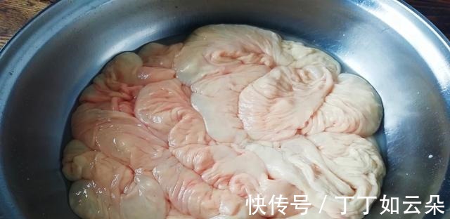大肠用啤酒煮一煮，出锅比炒大肠更香，学会摆摊一天能卖500份！