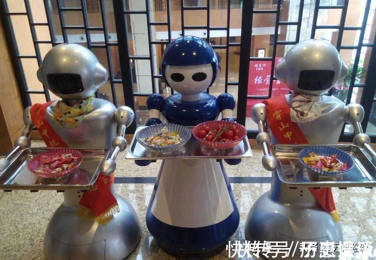 柯洁|曾扬言要“毁灭人类”的女机器人索菲亚,现在咋样了?说了别不信