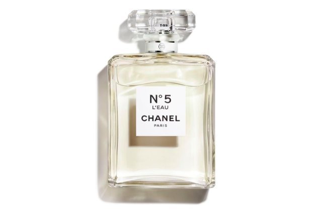 五号 五号香水100岁了!Chanel 特别制作了一条钻石项链,重55.55克拉