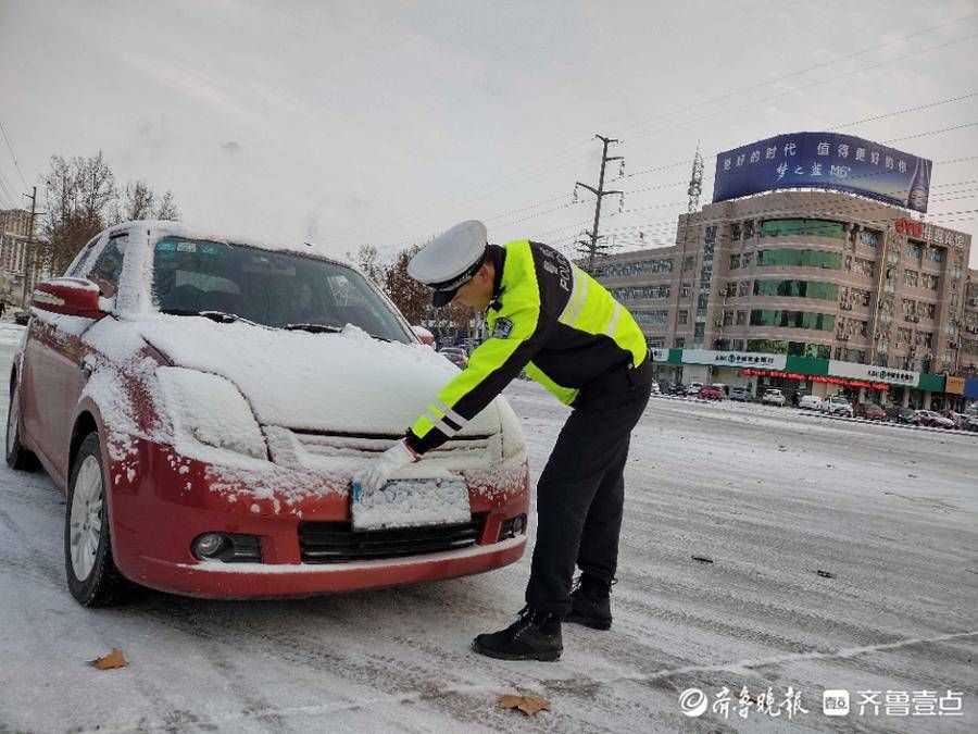 临清|雪天直击！临清交警恶劣天气坚守一线保畅安