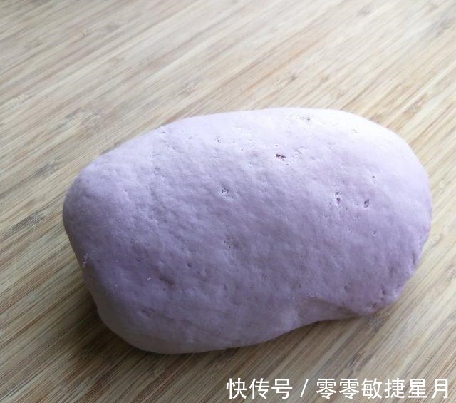 紫薯泥|一次发酵的紫薯千层发糕,颜色美美哒,层次也很多!
