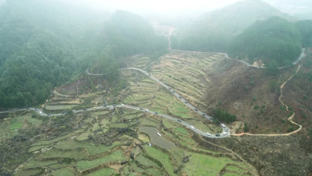 高野美！龙泉这条穿越云层的越野山路，每一公里都美到极致！