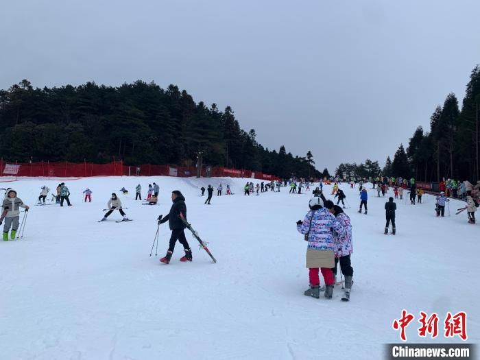 冰雪热|元旦假期中国南方掀起“冰雪热”