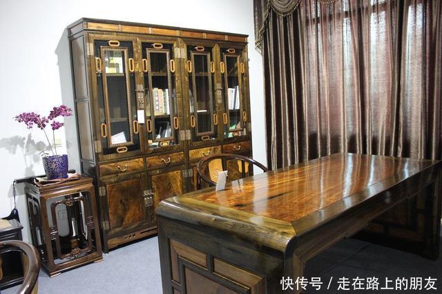 金丝楠木为何有价无市?一刀切开之后,终于知道原因了!