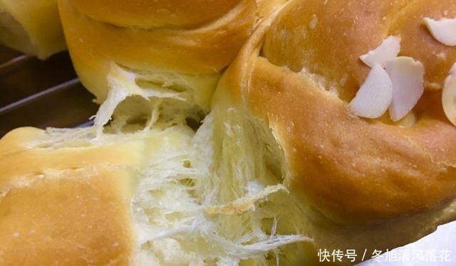 用这种做法做出来的面包,放上三天也不会变硬,柔软又拉丝