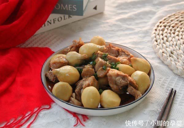 为啥排骨焯水后又腥又柴?听了厨师的一席话,才知道用错了水