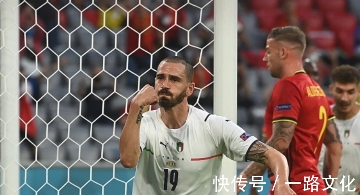 世界波|从0-1到1-2!欧洲杯疯狂16分钟:世界波+点球,意大利围住裁判