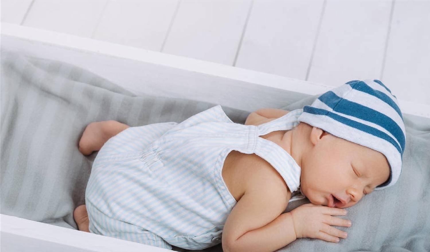 睡眠|关于婴儿的睡姿问题，美国儿科学会的建议，父母们要听一听