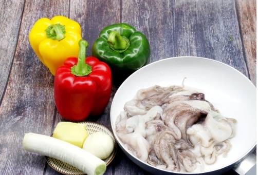 鲜嫩|八爪鱼怎么炒才鲜嫩,不像皮筋?教你一招,脆嫩鲜香到流口水