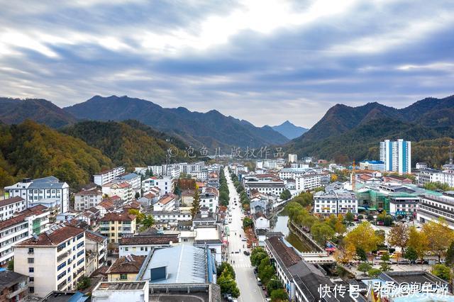 出租车|藏在秦岭的陕南小城，常住人口只有7000，街上仅有一辆出租车