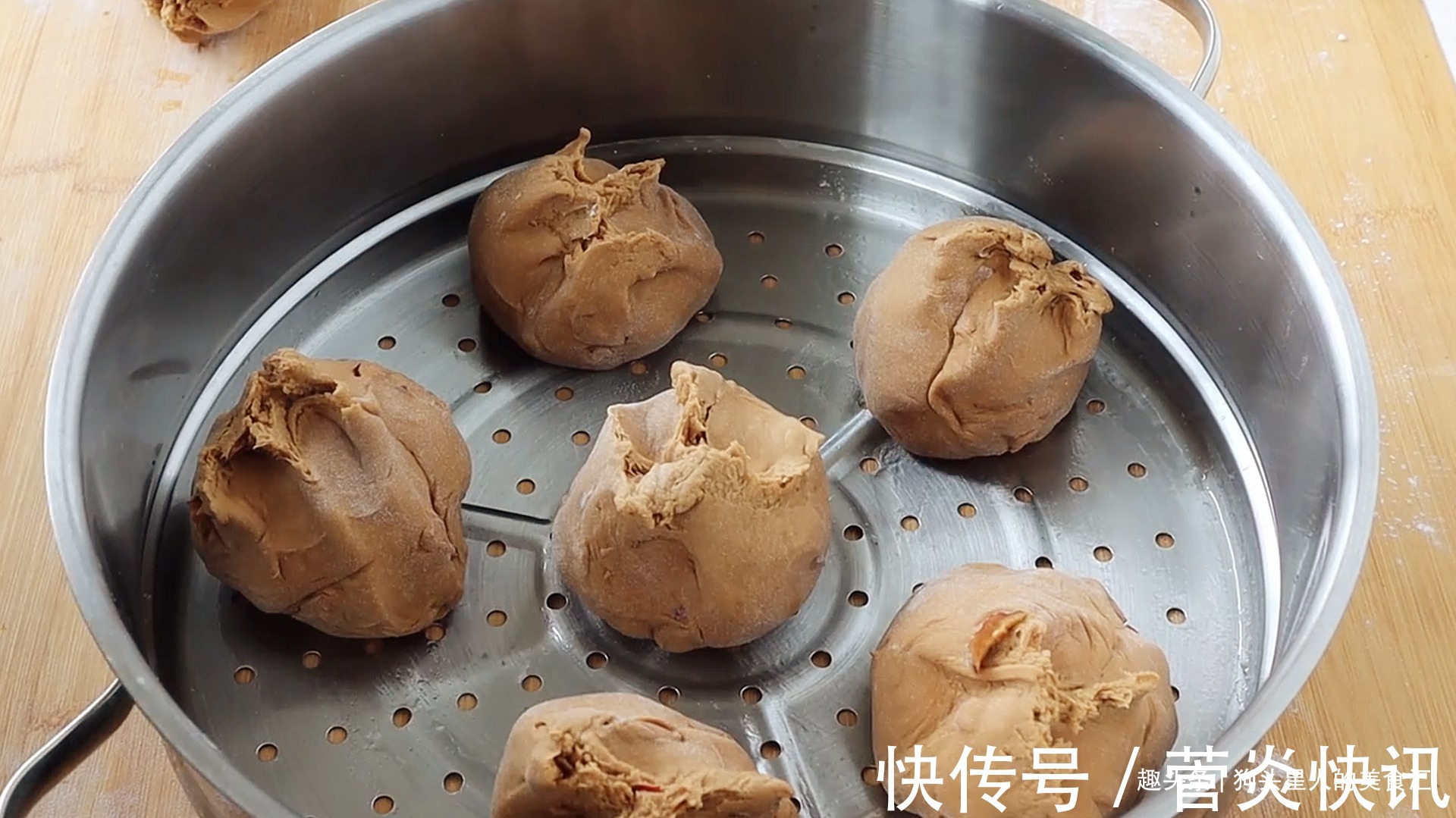 红糖馒头|红糖大枣馒头的正确做法,不用红糖水,个个都开花,香甜又暄软