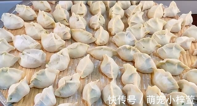 芹菜|冬天,用它包饺子,比白菜韭菜鲜,再贵也要吃,我家一周吃4次,太香了
