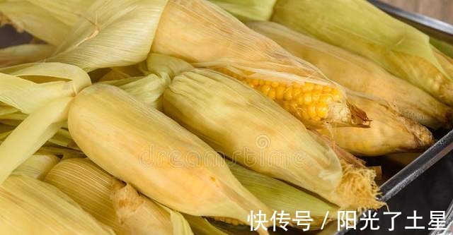 香甜|玉米大量上市，煮的时候多放这2样，玉米香甜软糯，比买的好吃！