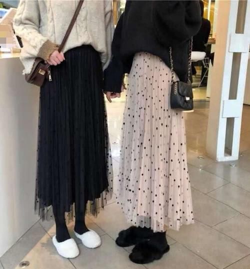 回家不要乱穿,“毛衣+半身裙”美成了小仙女,出门超有面!